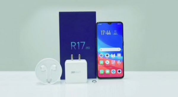 Shining bright in the night—the OPPO R17 Pro